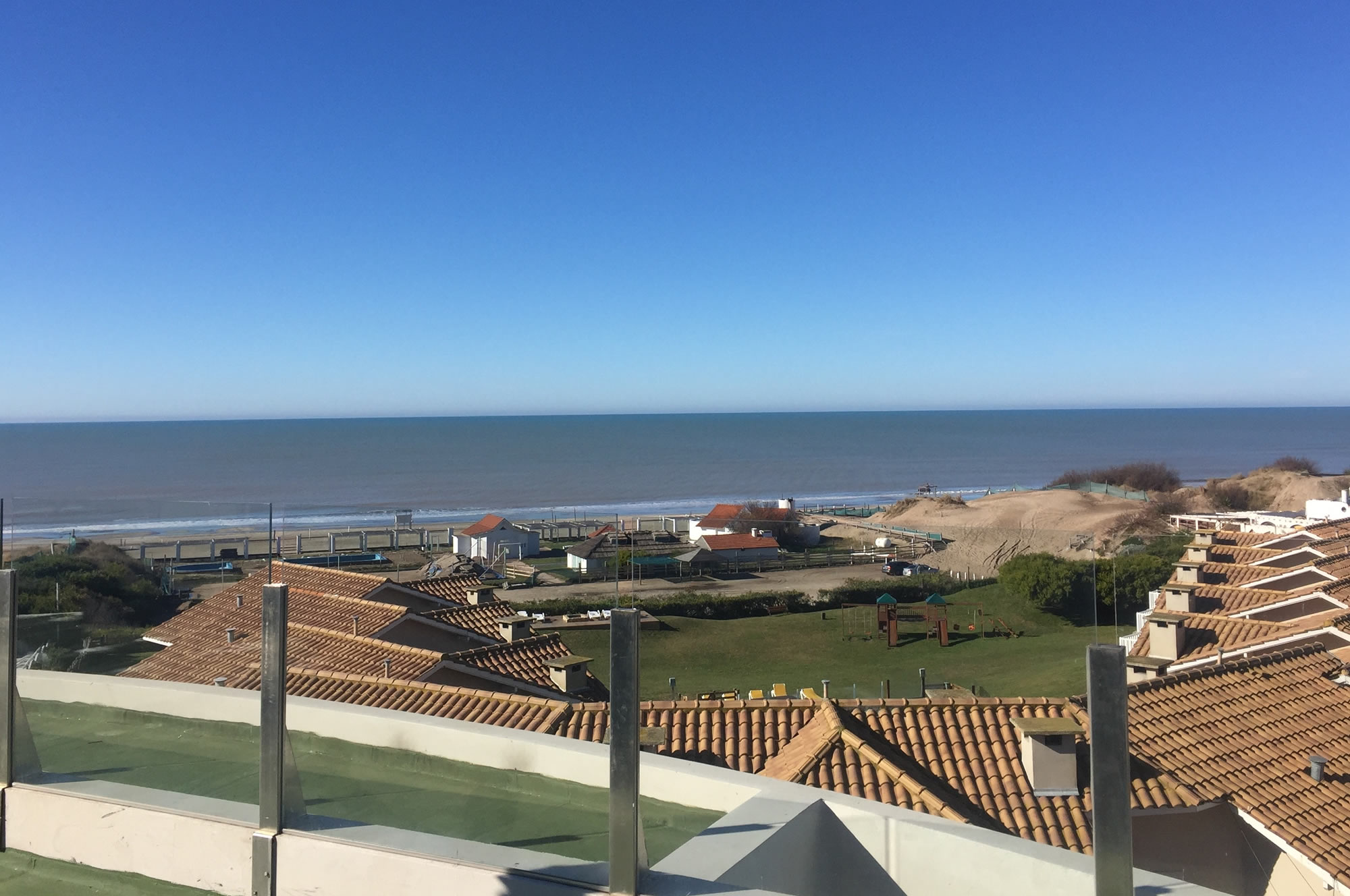 Modernos aparts a tan sólo 50 metros del mar de Cariló